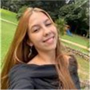 Professora de português para reforço de crianças