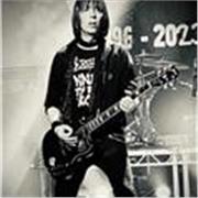 I'm a professional guitarist and qualified teacher. Electric and acoustic guitar