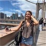 Tengo 20 años, estudio Management, Languages + International Trade, con experiencia previa y dispuesta a dar cualquier materia.