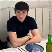 Estudiante de ingeniería mecánica en la Universidad de Valladolid 