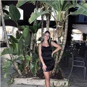 Maestra de Primaria con título especializado en Inglés. Joven, comprometida, amante de su trabajo, trabajadora y organizada