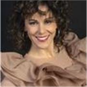 Bailarina profesional con 20 años de experiencia impartiendo clases de distintas disciplinas: ballet, jazz, salsa, bachata… y más 