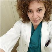 Laureata in Biologia e specializzata in Microbiologia, offre lezioni in biologia, discipline sanitarie e anatomia