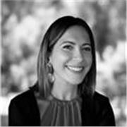 Soy titulada en diseño de moda y patronaje, diseño textil, visual y estilismo de moda, con más de 6 años de experiencia.