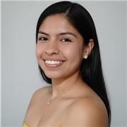 Profesora con experiencia en clases para niños con rezago de lectoescritura