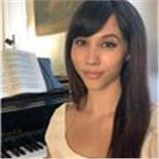 Practice your English skills while working with an experienced piano teacher!