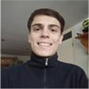 Diplomato in pianoforte offre lezioni di musica e nello strumento del pianoforte.