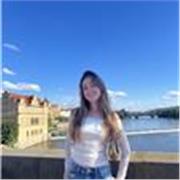 Estudiante universitaria con nivel de inglés fluido da clases de inglés nivel primaria, ESO y Bachillerato en Madrid.