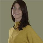 Insegnante di tedesco impartisce lezioni a studenti di tutte le fasce di età