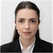 Laureata In Giurisprudenza a pieni voti, impartisce lezioni di Diritto civile e Procedura Civile