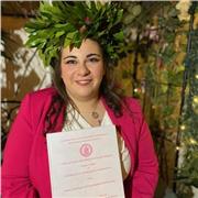 Docente di italiano impartisce lezioni di italiano, storia e geografia a studenti dei licei e delle scuole medie