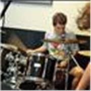 Llevo tocando la batería desde los 15 años, abierto a darle clases a toda persona, independientemente de la edad o experiencia