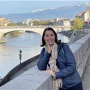 Apasionada por la enseñanza online dinámica y centrada en el estudiante, con un enfoque en el aprendizaje práctico y cultural 