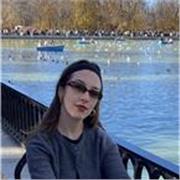 Soy Bea. Me ofrezco para impartir clases de inglés (niveles infantil, primaria, ESO, Bachillerato y Universidad) y también preparadora para los exámenes oficiales FCE, CAE, CPE o inglés para viajar y conversar