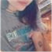 Estudiante de medicina ayuda en materias de secundaria como biología