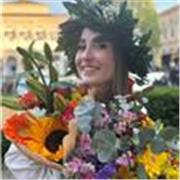 offro lezioni ai bambini delle elementari e ai ragazzi di medie e superiori in storia, italiano, storia dell'arte e geografia. 