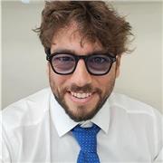 Impiegato di banca con laurea in giurisprudenza e master in coaching impartisce ripetizioni in diritto per scuole superiori