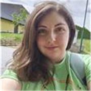 Englisch Tutorin, die fokusiert mit Ihnen arbeiten kann.