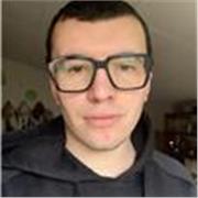 Grafico laureato in Graphic Design e Comunicazione da ripetizioni di software Adobe, storia della grafica, tipografia etc