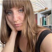 Insegnante di lingue e materie umanistiche, con più di 10 anni di esperienza, offre lezioni private a bambini e adulti a Bologna