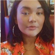 Profesora de inglés y francés que imparte clases a niños de todas las edades