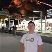 Joven que ha terminado el bachillerato de ciencias tecnologicas con ganas de ayudar en la formación