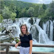 Laureanda in linguistica moderna offre lezioni di italiano (letteratura e grammatica) e storia