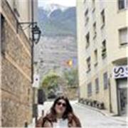 Estas buscando aprender o mejorar tu español? Aquí estoy para enseñarte. Me llamo María e intentaré hacer que tu experiencia aprendiendo español sea divertida