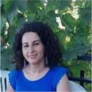 Laureata in scienze naturali impartirebbe lezioni dettagliate di biologia ,scienze della terra , chimica e matematica. 