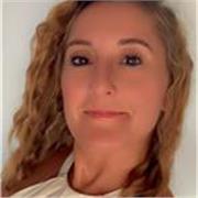 Qualified EFL tutor specialising in adult education, creating dynamic and interactive conversation classes