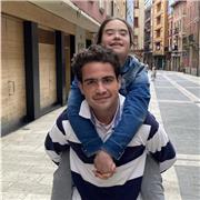 Profesor graduado en Bioquímica por la Universidad de Navarra. Actualmente profesor de secundaria en el colegio Aderiz en Pamplona