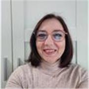 Maestra titulada y correctora profesional y de estilo con veinticinco años de experiencia impartiendo clases de apoyo.