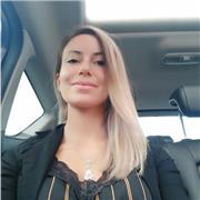 Infermiera presta servizio sanitario presso le strutture private di formazione