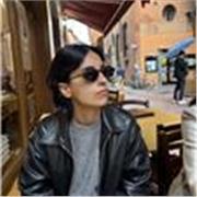 Me considero divertida, abierta y a la vez disciplinada me gustaría dar clases a niños pequeños