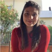 Je suis une jeune étudiante italienne à Paris et je suis passionnée par l’enseignement
