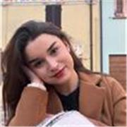 Studentessa del Liceo Linguistico, sono disponibile anche per ripetizioni di francese, italiano, inglese e storia