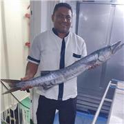 Profesor de cocina ofreciendo servicios