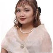Una hablante native de Ingles. Una profesora titulada en Relaciones Internacionales y enseño niños y adultos en Ingles