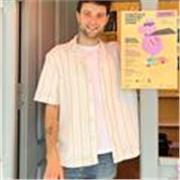 Me defino como un apasionado de la la literatura y el arte. Me encanta la enseñanzas ya que creo que es el pilar fundamental. 