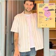 Me defino como un apasionado de la la literatura y el arte. Me encanta la enseñanzas ya que creo que es el pilar fundamental.