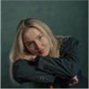Profesora de fotografía especializada en la fotografía artística y edición profesional