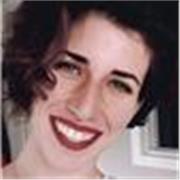 Soy profesora especializada en Lengua y literatura, con mención en Literatura Comparada. 