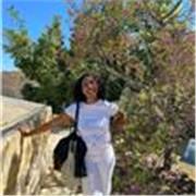 ¡Hola! Soy Daniela, de Cali, Colombia. Llevo más de cuatro años enseñando idiomas a estudiantes de todas las edades.
