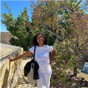¡Hola! Soy Daniela, de Cali, Colombia. Llevo más de cuatro años enseñando idiomas a estudiantes de todas las edades.