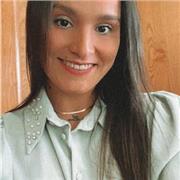 Educadora imparte clases particulares a niños de primaria