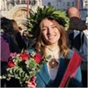 Graduada en mediación lingüística y cultural, enseñó inglés e italiano a distintos niveles.