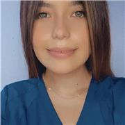 Fonoaudióloga dedicada a apoyar a estudiantes mediante enseñanza individual