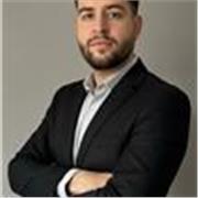 Graduado en finanzas con experiencia práctica enseñando contabilidad 