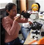 Profesora de Biología, brinda clases didácticas a estudiantes de primaria, secundaria y pre-universitario