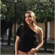 Profesora imparte clases a niños de Primaria y ESO